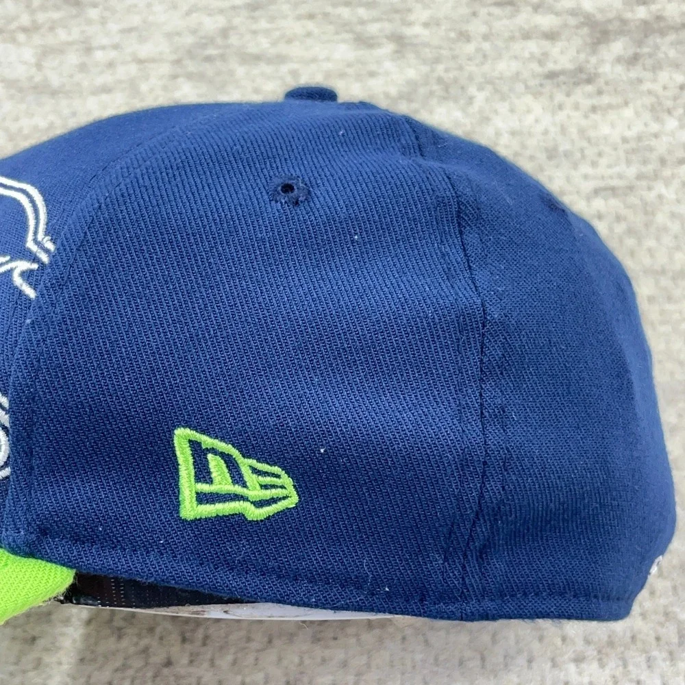 Seattle Seahawks Hat Cap Stretch Flex Fit Size M/L Blue Baseball Dad 39Thirty